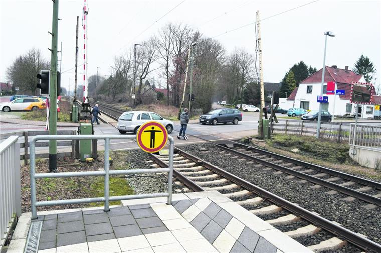 CDU-Politiker macht Druck für neue Bahnquerung in Lunestedt Der Landkreis plant eine Alternative für den beschrankten Bahnübergang in Lunestedt. Dem CDU-Politiker Claus Götjen, der einen Tunnel favorisiert, geht es nicht schnell genug.