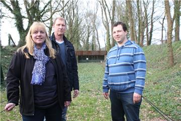 Der letzte Schuss ist längst verhallt: Der altehrwürdige Freiluft-Kleinkaliberstand der Wittstedter Schützen bleibt geschlossen. Birgit Witt, Conny von Thun und Daniel Lüllmann (von links) arbeiten bereits an einer Zukunft mit anderen Alternativen.