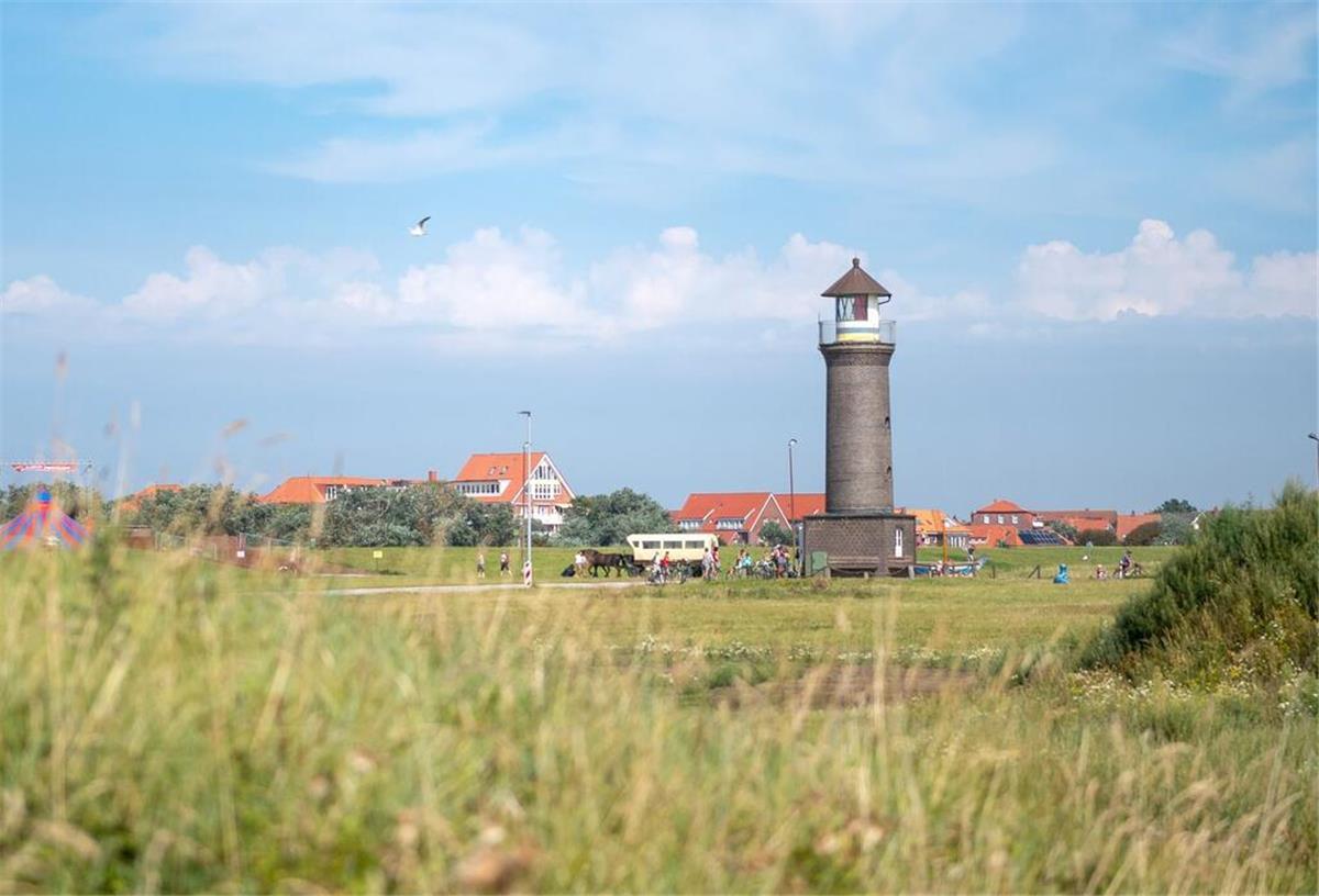 Der Leuchtturm Memmertfeuer auf der Nordseeinsel Juist.