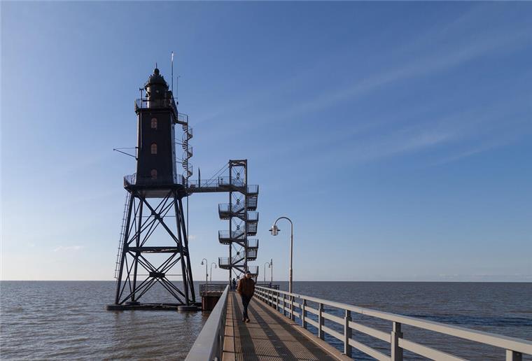 Leuchtturm Obereversand im Sommer für Wochen geschlossen Leuchtturm Obereversand. Blick vom Steg