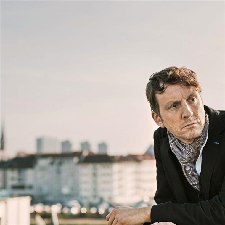 Sittensen: Sängerpoet Ulrich Zehfuß gibt Konzert im Theaterhaus Der Liedermacher Ulrich Zehfuß gibt am Sonntag, 15. März, ein Konzert im Theaterhaus des VfL Sittensen.