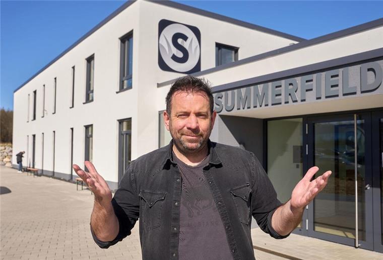 KI versucht sich an Ballermannmukke - Ikke Hüftgold befürchtet Konkurrenz Der Limburger Sänger Ikke Hüftgold alias Matthias Distel ist für zahlreiche Ballermann-Hits verantwortlich.