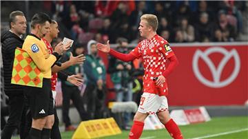 Der Mainzer Jonathan Burkardt (r) musste gegen Gladbach früh ausgewechselt werden und fällt nun länger aus.