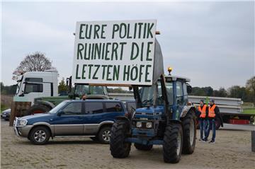 Der Mangel an Planungssicherheit und ständig steigenden Auflagen haben die Geduld der Bauern überstrapaziert – genug ist genug, meinen sie.
