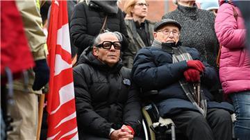 Der Mannheimer Fotograf Luigi Toscano (links) und der Holocaust-Überlebende Albrecht Weinberg wollten bei der Demonstration ein Zeichen gegen rechts setzen.