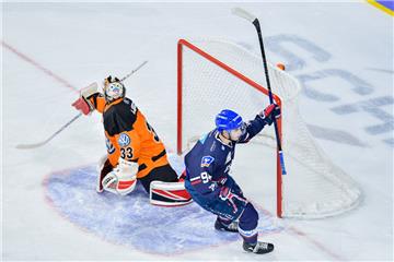 Der Mannheimer Phil Hungerecker jubelt hier über einen Treffer gegen seinen (demnächst) neuen Klub Grizzlys Wolfsburg.