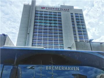 Der Mannschaftsbus am Teamhotel in Antwerpen. Foto: Berlinke