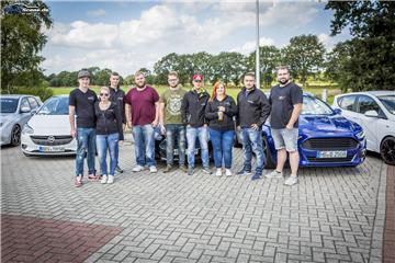 Der markenoffene Auto-Club "Haven Crew" trifft sich regelmäßig, auch wenn - wie auf diesem Bild - einige Mitglieder fehlen.