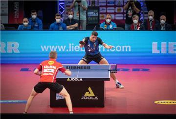 Finale 2021 - Tischtennis Bundesliga Finale Borussia Düsseldorf - 1. FC Saarbrücken TT in der Helmut Körnig Halle: Patrick Franziska von Saarbrücken (r) im Spiel gegen Anton Källberg von Düsseldorf