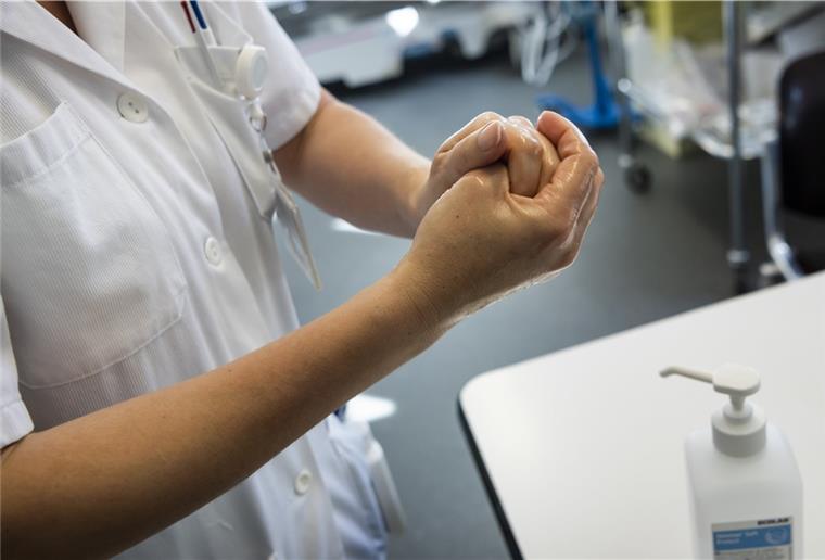 Der mit dem Coronavirus infizierte Mann aus dem Cuxland zeigt bislang nur Erkältungssymptome.