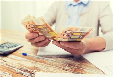 Der monatliche Hartz IV-Betrag steigt in Deutschland ab dem kommenden Jahr. Für alleinstehende Empfänger gibt es 14 Euro mehr. 
