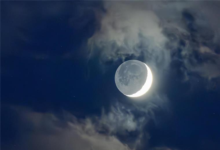 Neue Studie: Mond entstand aus der Erde, nicht durch Kollision Eine zu 16 Prozent sichtbare Mondsichel