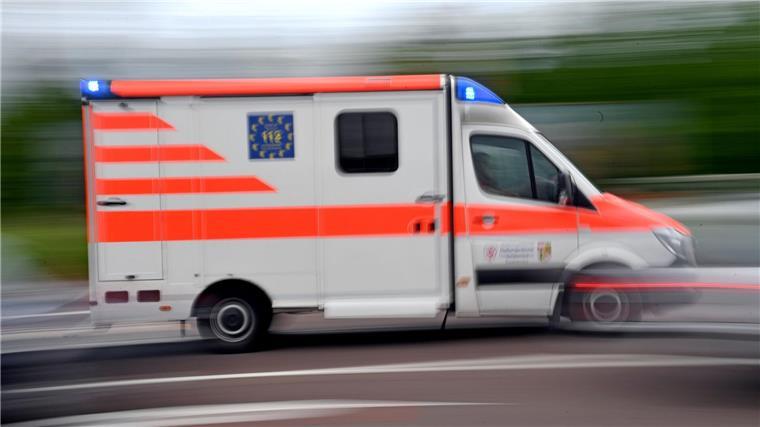 Motorradfahrer von Auto erfasst und schwer verletzt Der Motorradfahrer kam schwer verletzt in ein Krankenhaus. (Symbolbild)