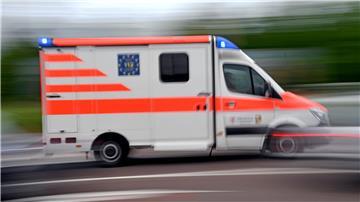 Der Motorradfahrer kam schwer verletzt in ein Krankenhaus. (Symbolbild)