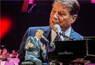 Der Musiker Udo Jürgens tritt 2014 in Stuttgart  auf. 