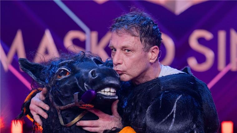 Jennifer Weist gewinnt als Eisprinzessin „Masked Singer“ Der Mustang galoppiert auf den dritten Platz - hinter dem Outfit versteckt sich Hendrik Duryn.