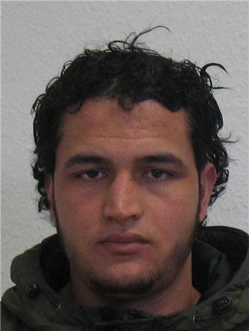 Der mutmaßliche Terrorist: Anis Amri ist 178 cm groß, wiegt circa 75 kg, hat schwarze Haare und braune Augen. Vorsicht: Er könnte gewalttätig und bewaffnet sein.