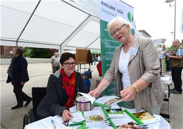 Stand der Rheuma-Liga beim Infotag des Bremerhavener Topfs