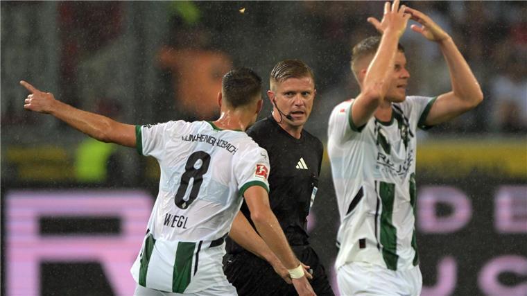 Operation nötig: Nächster Bundesliga-Schiedsrichter verletzt Der nächste verletzte Top-Schiedsrichter: Robert Schröder wird an der Achillessehne operiert.