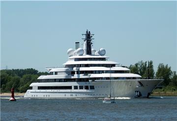 Der Name der Yacht „Scheherazade“ könnte auf einen arabischen Eigner hinweisen. Das Schiff ist von der Lürssen-Gruppe gebaut worden.