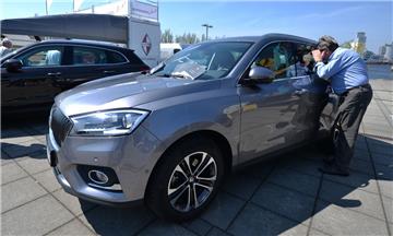 Borgward kommt: Der neue Borgward BX 7 soll ab Januar über Bremerhaven in den deutschen Markt eingeführt werden. Dabei handelt es sich um einen Benziner, der in China gebaut wird. Die Elektro-Version soll später in Bremen montiert werden.