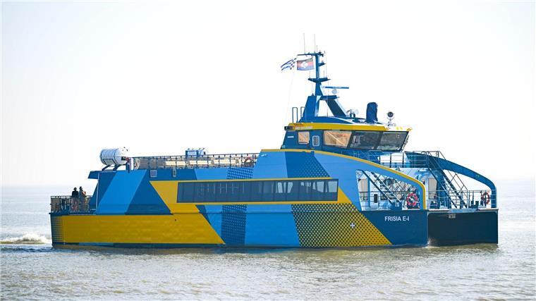 Reederei stellt erstes deutsches Seeschiff mit E-Motoren vor Der neue E-Katamaran der Reederei Norden-Frisia bietet Platz für bis zu 150 Gäste.