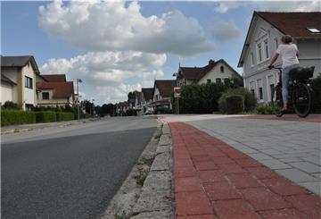 Ein Fahrradweg an der in Nordenham.