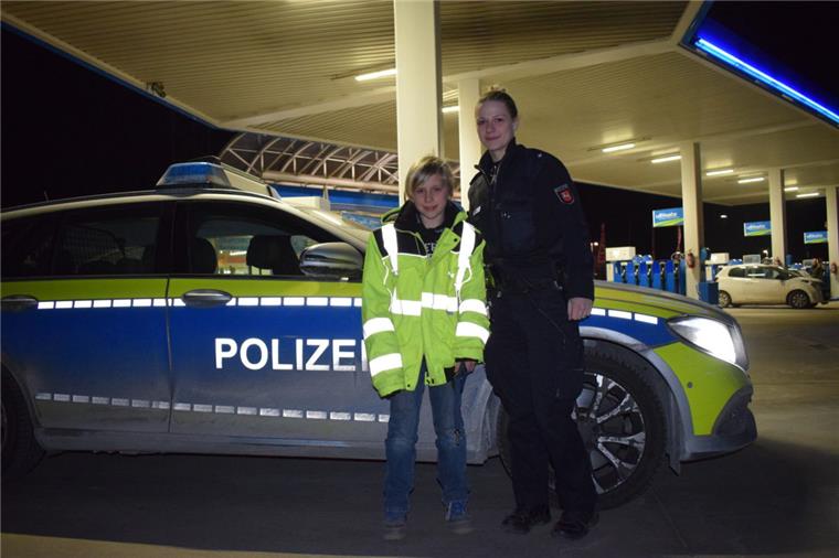 Der neunjährige Jannis wurde von der Autobahnpolizei bis nach Göttingen gebracht, nachdem ihn seine Reisegruppe auf einer Raststätte vergessen hatte. 