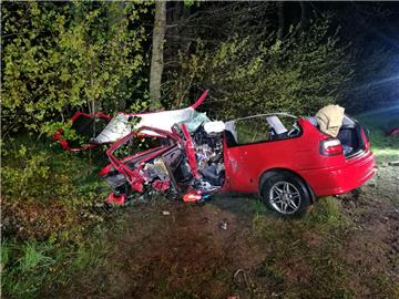 Der Nissan wurde bei dem Unfall komplett zerstört.