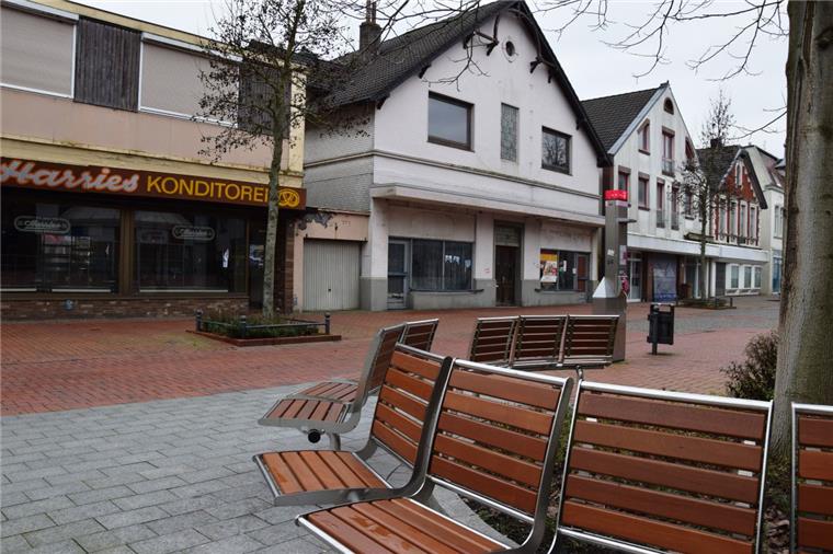 Nördliche Fußgängerzone in Nordenham: Verkehrsfreigabe zieht sich hin Der nördliche Teil der Fußgängerzone soll für den Straßenverkehr freigegeben werden. Im Rathaus herrscht noch Uneinigkeit darüber, in welche Richtung die Fahrzeuge rollen sollen – von Nord nach Süd oder von Süd nach Nord.