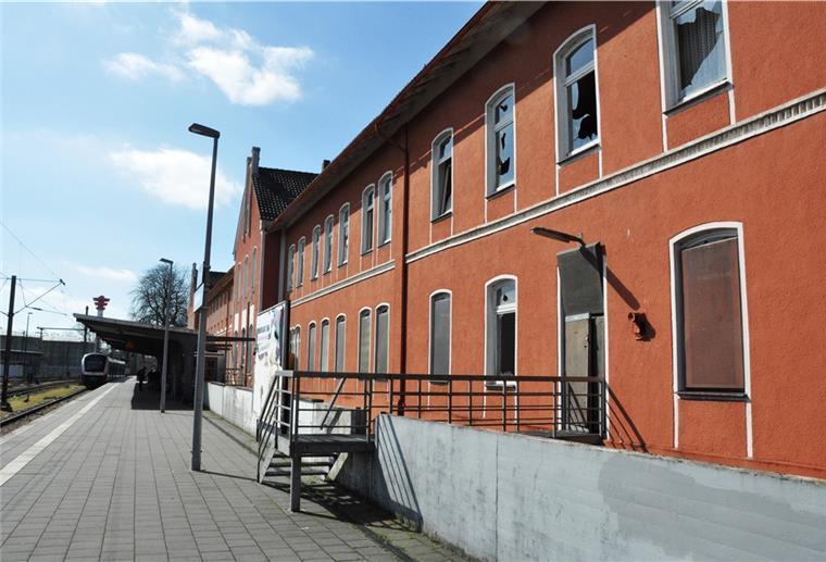 Der Nordenhamer Bahnhof vergammelt Der Nordenhamer Bahnhof befindet sich in einem traurigen Zustand.