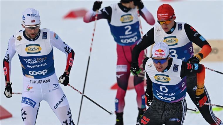 Riiber nennt deutsches Verhalten bei Nordisch-WM „widerlich“ Der Norweger Jarl Magnus Riiber (l) ist sauer auf das deutsche Team um Vinzenz Geiger (vorne) und Julian Schmid (r).