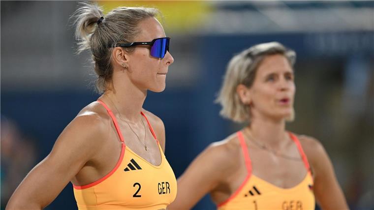 Der Olympia-Auftakt misslang dem deutschen Beach-Volleyball-Duo Louisa Lippmann (l) und Laura Ludwig.