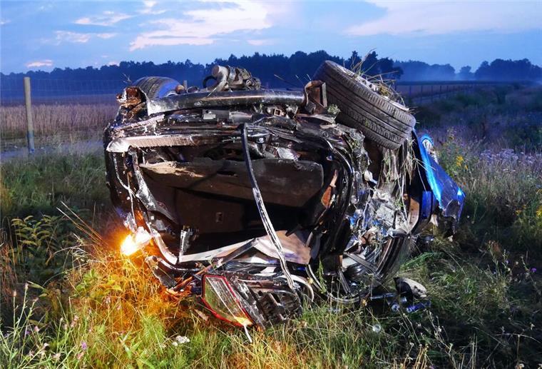 Der Opel wurde beim Aufprall rund 30 Meter weit weg geschleudert.