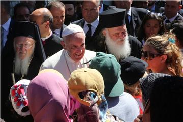 Der Papst hat gestern die griechische Insel Lesbos besucht und sich zum Flüchtlingsdrama geäußert.