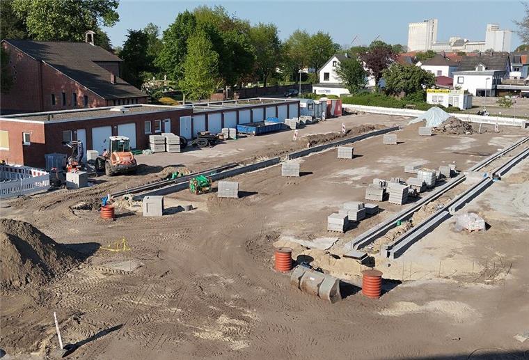 Der Parkplatz beim Kreishaus soll Ende Juli fertiggestellt sein.