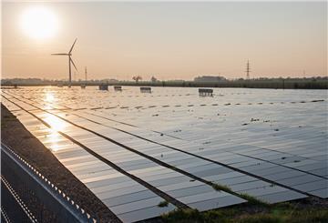 Der Planungsausschuss des Gemeinderats hat sich am Donnerstagabend mehrheitlich dafür ausgesprochen, dass die bauleitplanerischen Verfahren eröffnet werden, die Voraussetzung für einen Solarpark nördlich von Iffens sind. Ob der Park tatsächlich kommt, bleibt aber offen.