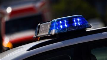 Der Polizei gingen bei einer einwöchigen Schwerpunktkontrolle mehr als 140 Autofahrer ins Netz, die unerlaubt ihr Handy am Steuer nutzten. (Symbolbild)