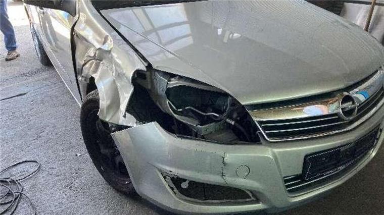 ein Auto mit Unfallschaden