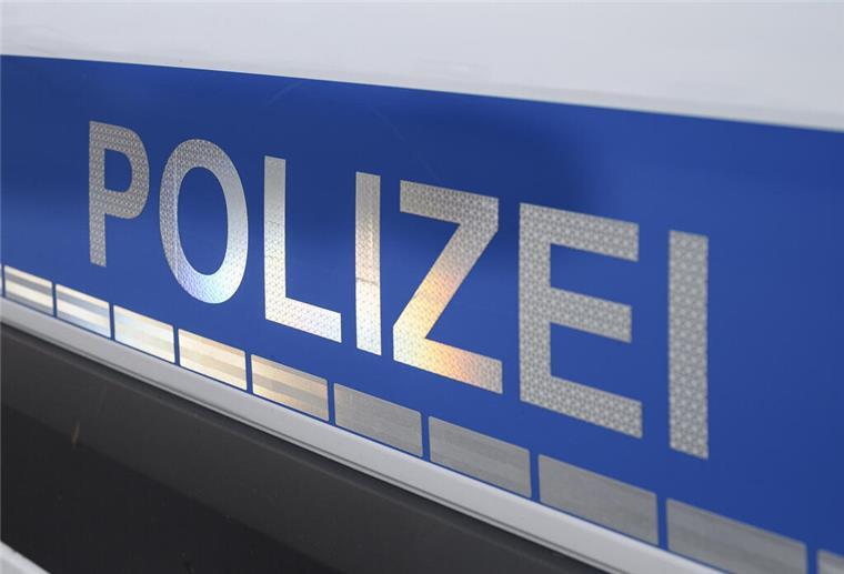 Der Polizei wurden Steinwürfe von der Brücke über den Autobahnzubringer im Stadtteil Leherheide gemeldet