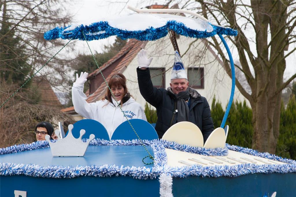 Der Prinzenwagen ist auf dem Weg. Karneval in Wehdel 2018. Foto: Kai-Martin Ulri...