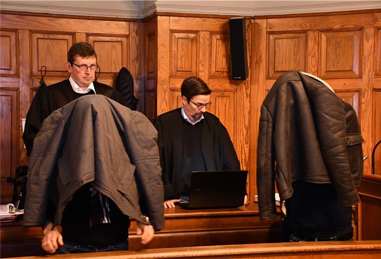 Prozess Goethestraße: Plädoyers der Anwälte Der Prozess vor dem Bremer Landgericht gegen mehrere Brüder wegen Widerstands gegen Polizisten in der Goethestraße geht seinem Ende entgegen. Foto: Mündelein