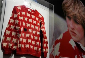 Der Pullover von Prinzessin Diana im Auktionshaus Sotheby’s.