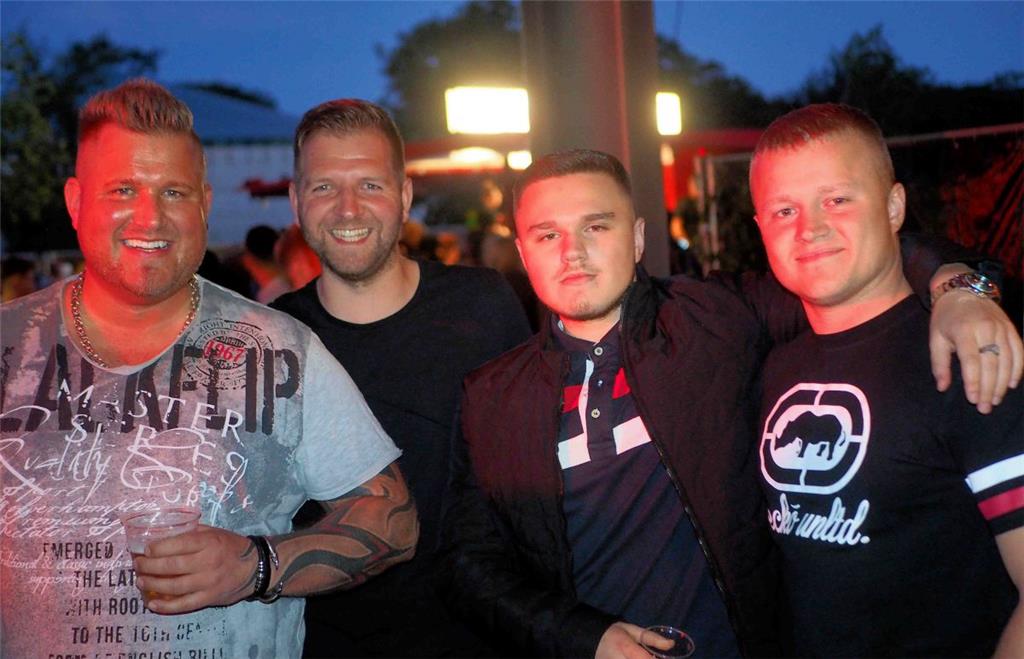 Der &quot;Dirty Barber&quot; (links) aus Bremerhaven mit seinen Kumpels hatte au...