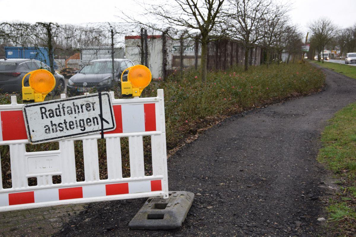 Der Radweg entlang der Großensieler Straße ist seit November gesperrt. 