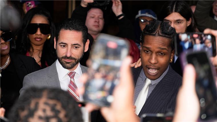 Rapper Asap Rocky freigesprochen - Jubel und Umarmungen Der Rapper dankt den Geschworenen.