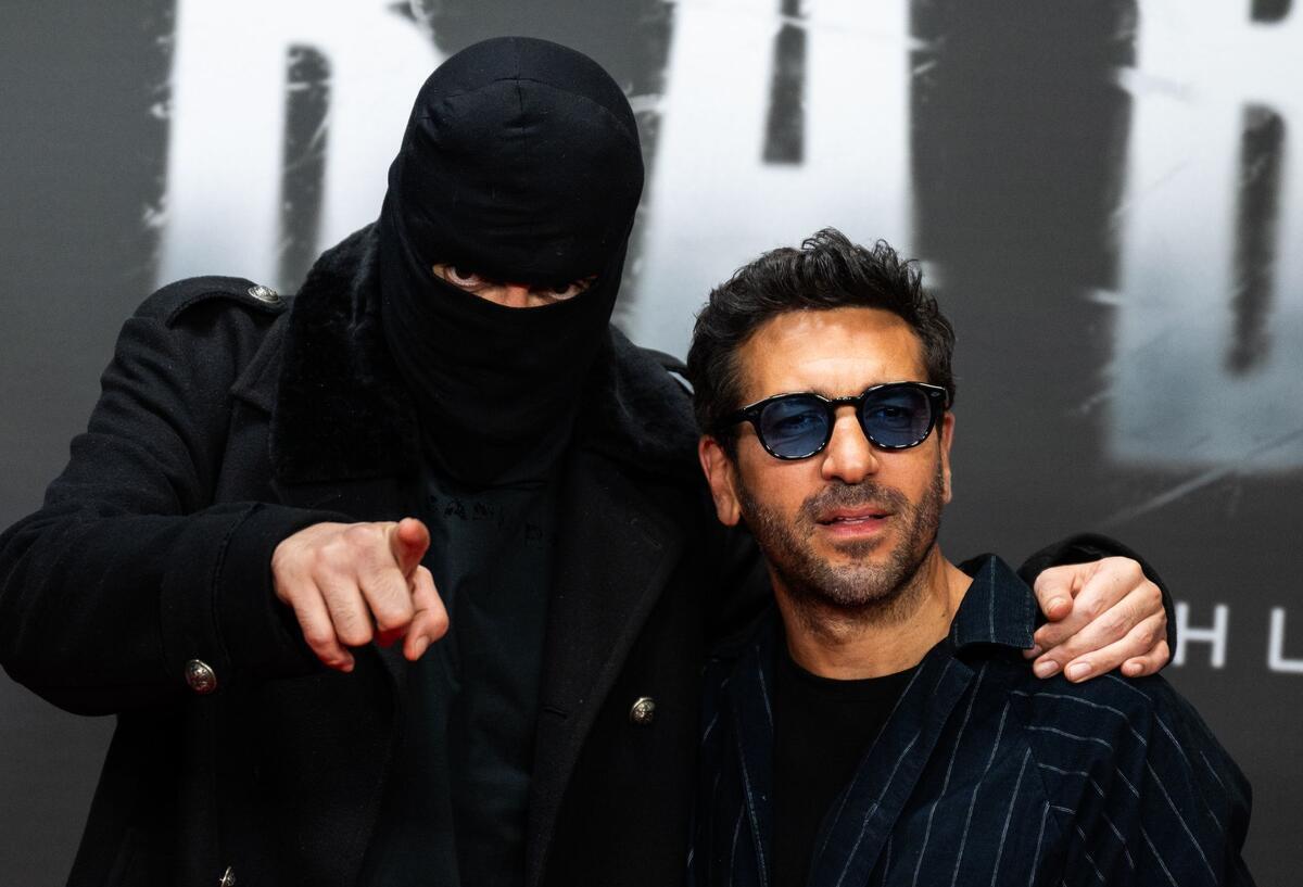 Der Rapper Haftbefehl (links) ist ein Fan großer Posen - hier bei der einer Vorführung zu seiner Dokumentation gemeinsam mit Elyas M’Barek. (Archivfoto)