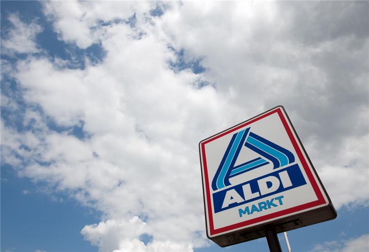 Der Rat der Gemeinde Hagen hat grünes Licht für den Aldi-Umzug in die Ortsmitte gegeben. Die Anwohner am neuen Standort protestieren. Foto: Friso Gentsch/dpa
