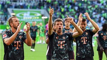 Der Rekord-Bundesliga-Spieler des FC Bayern: Thomas Müller feiert den 3:2-Sieg in Wolfsburg.