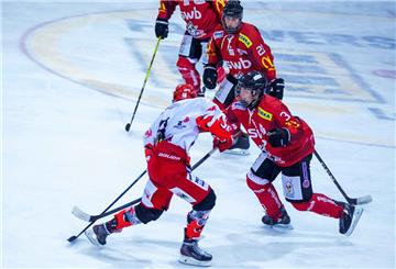 Eishockeyspieler auf Eis